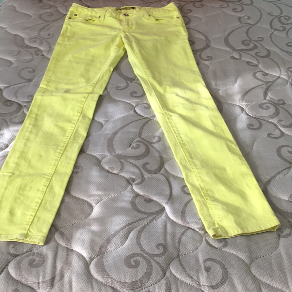 Gjg yellow denim jeans never worn before size 9